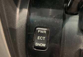 Подержанный автомобиль Toyota Harrier 2000 года (8 фото)