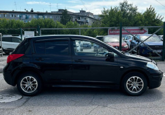 Подержанный автомобиль Nissan Tiida Hatchback 2010 года (5 фото)