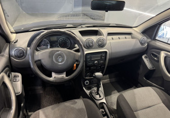 Подержанный автомобиль Renault Duster 2014 года (8 фото)
