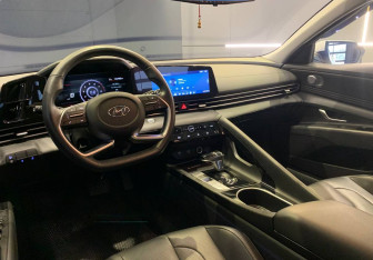 Подержанный автомобиль Hyundai Elantra Sedan 2020 года (20 фото)