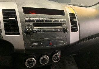 Подержанный автомобиль Mitsubishi Outlander 2008 года (10 фото)