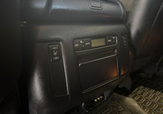 Подержанный автомобиль Nissan Patrol 2011 года (15 фото)