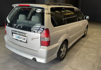 Подержанный автомобиль Mitsubishi Chariot 2001 года (5 фото)