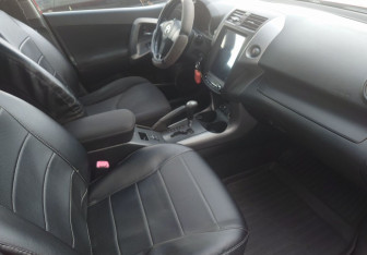 Подержанный автомобиль Toyota RAV4 2006 года (10 фото)