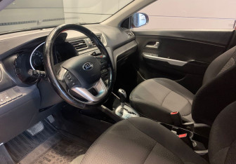 Подержанный автомобиль Kia Rio Hatchback 2014 года (13 фото)