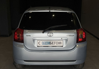 Подержанный автомобиль Toyota Corolla Hatchback 2005 года (6 фото)