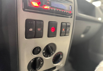 Подержанный автомобиль Renault Logan Sedan 2009 года (11 фото)