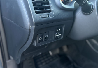 Подержанный автомобиль Toyota Corolla Sedan 2007 года (12 фото)