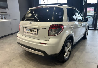 Подержанный автомобиль Suzuki SX4 Hatchback 2010 года (6 фото)