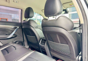 Подержанный автомобиль Geely Atlas Pro 2022 года (16 фото)