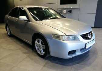 Подержанный автомобиль Honda Accord Sedan 2004 года (3 фото)