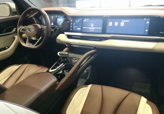 Подержанный автомобиль Geely Monjaro 2023 года (30 фото)