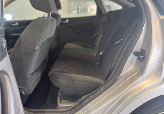 Подержанный автомобиль Ford Focus Hatchback 2007 года (9 фото)