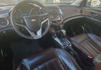 Подержанный автомобиль Chevrolet Cruze Hatchback 2014 года (17 фото)