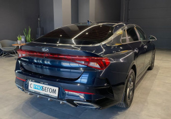 Подержанный автомобиль Kia K5 2021 года (8 фото)
