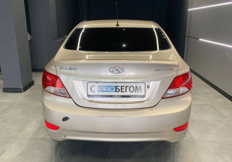 Подержанный автомобиль Hyundai Solaris Sedan 2011 года (6 фото)