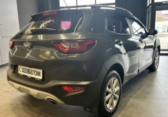 Подержанный автомобиль Kia Stonic 2019 года (9 фото)