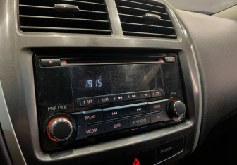 Подержанный автомобиль Mitsubishi ASX 2014 года (12 фото)