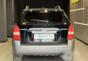Подержанный автомобиль Hyundai Tucson 2006 года (6 фото)