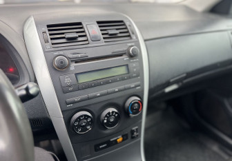 Подержанный автомобиль Toyota Corolla Sedan 2007 года (10 фото)