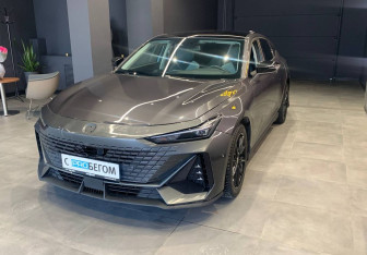 Подержанный автомобиль Changan UNI-V 2023 года (4 фото)