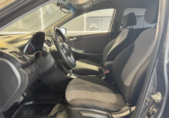 Подержанный автомобиль Hyundai Solaris Sedan 2012 года (11 фото)