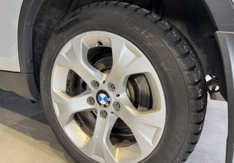 Подержанный автомобиль BMW X1 2014 года (17 фото)