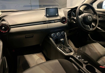 Подержанный автомобиль Mazda CX-3 2015 года (16 фото)