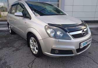 Подержанный автомобиль Opel Zafira Compactvan 2006 года (3 фото)