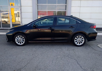 Подержанный автомобиль Toyota Corolla Sedan 2019 года (9 фото)
