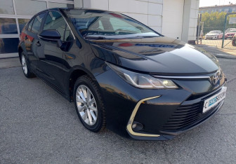 Подержанный автомобиль Toyota Corolla Sedan 2019 года (8 фото)
