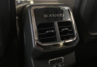 Подержанный автомобиль Exeed TXL 2023 года (10 фото)