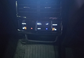 Подержанный автомобиль Geely Monjaro 2023 года (27 фото)