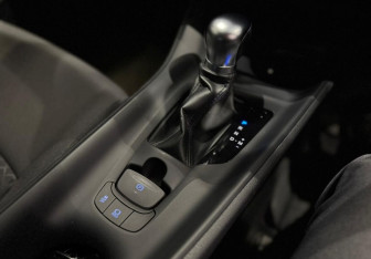 Подержанный автомобиль Toyota C-HR 2020 года (10 фото)