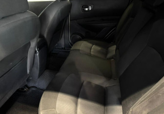 Подержанный автомобиль Nissan Qashqai 2011 года (15 фото)
