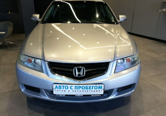 Подержанный автомобиль Honda Accord Sedan 2004 года (2 фото)