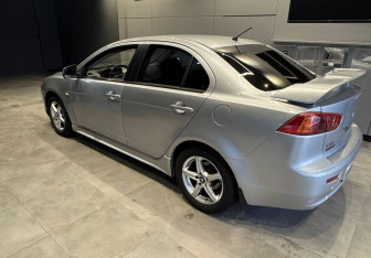 Подержанный автомобиль Mitsubishi Lancer Sedan 2008 года (7 фото)