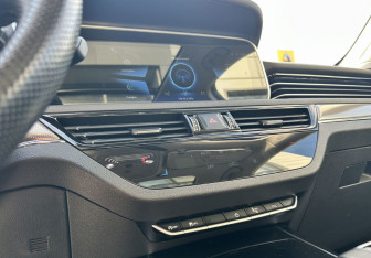 Подержанный автомобиль Hongqi HS5 2024 года (19 фото)