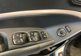 Подержанный автомобиль Hyundai Santa Fe 2014 года (16 фото)