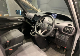 Подержанный автомобиль Nissan Serena Minivan 2017 года (8 фото)