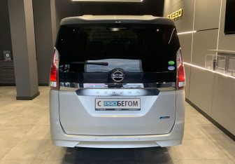 Подержанный автомобиль Nissan Serena Minivan 2017 года (6 фото)