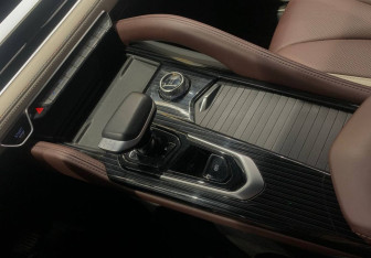 Подержанный автомобиль Geely Monjaro 2023 года (17 фото)