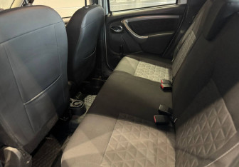 Подержанный автомобиль Renault Duster 2017 года (15 фото)