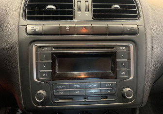 Подержанный автомобиль Volkswagen Polo Sedan 2013 года (13 фото)