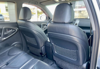 Подержанный автомобиль Toyota RAV4 2010 года (23 фото)