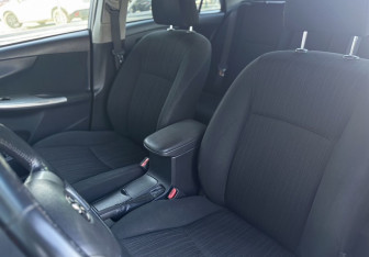 Подержанный автомобиль Toyota Corolla Sedan 2007 года (16 фото)