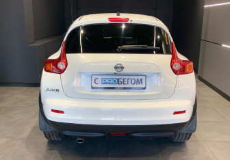 Подержанный автомобиль Nissan Juke 2014 года (6 фото)