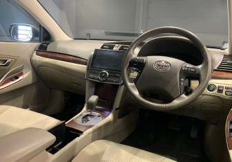 Подержанный автомобиль Toyota Premio 2007 года (10 фото)