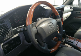 Подержанный автомобиль Toyota Land Cruiser Suv 1998 года (22 фото)