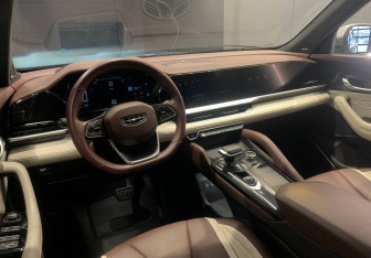 Подержанный автомобиль Geely Monjaro 2023 года (21 фото)